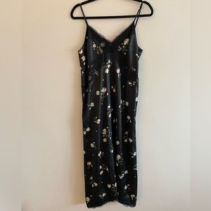 Topshop floral slip dress. US 6. Never worn. Perfect condition. Lace detail.